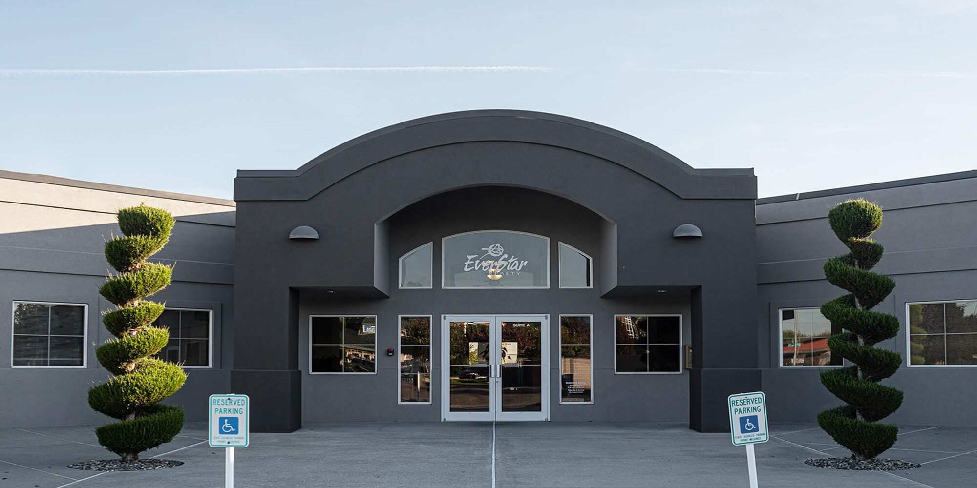 commercial building exterior freshly painted by jacksonville fl